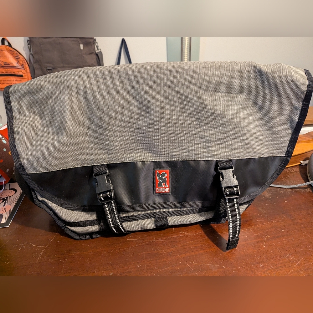 Chrome Industries Citizen Messenger Bag USA Made - 21L